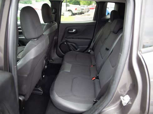 Used 2019 Jeep Renegade Altitude w/ UConnect 8.4 Nav Group AWD/4WD image 22