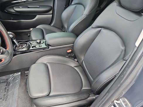 Used 2019 MINI Cooper Clubman S w/ Premium Package image 17