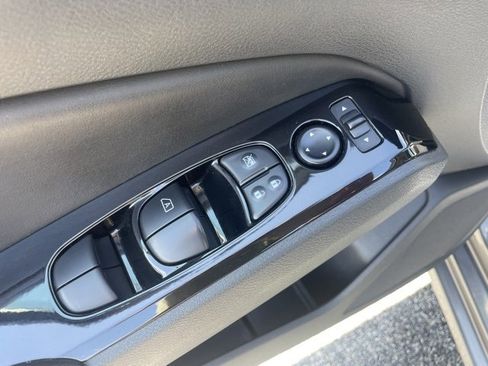 Used 2024 Nissan Altima 2.5 SR image 9