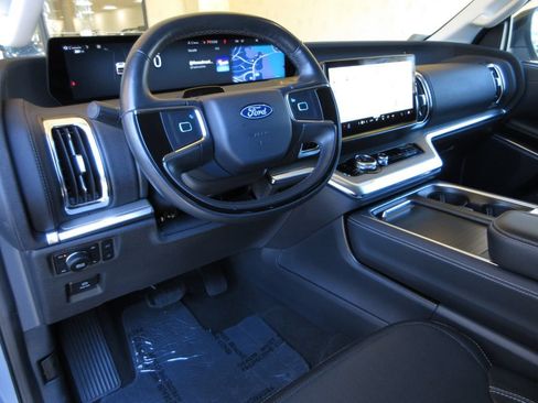 Used 2025 Ford Expedition Max Platinum w/ Driver's Package AWD/4WD image 13