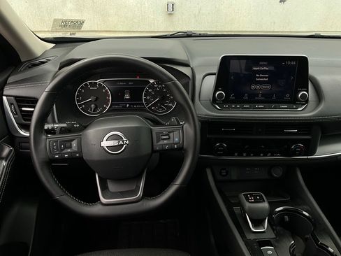 Used 2025 Nissan Rogue SV image 14