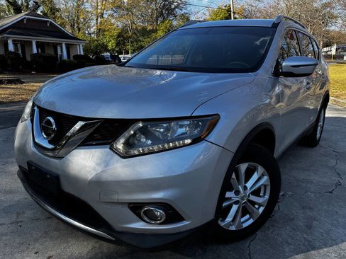 Used 2016 Nissan Rogue SV w/ SV Family Package image 2
