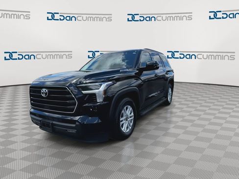 Used 2025 Toyota Sequoia SR5 AWD/4WD image 4