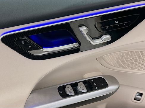 Used 2025 Mercedes-Benz C 300 4MATIC Sedan image 15