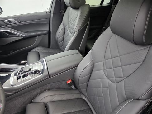 Used 2024 BMW X6 xDrive40i w/ Premium Package image 11