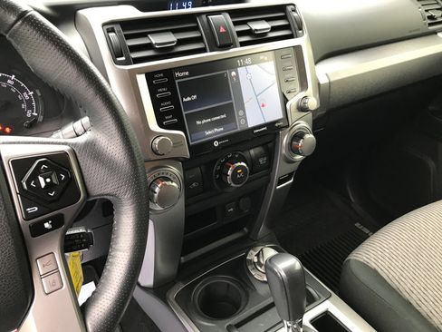 Used 2020 Toyota 4Runner SR5 AWD/4WD image 16