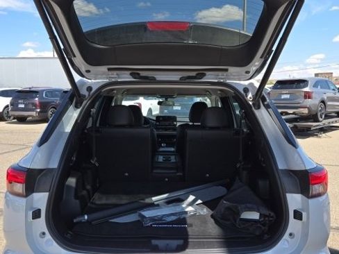 Used 2023 Mitsubishi Outlander image 11