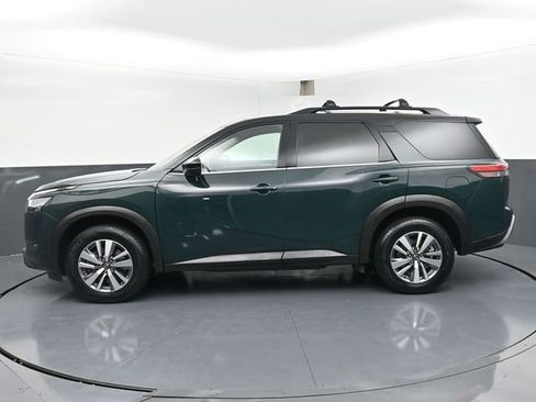 Used 2023 Nissan Pathfinder SL image 4