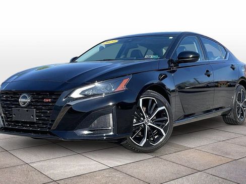 Used 2023 Nissan Altima 2.5 SR w/ SR Premium Package AWD/4WD image 2