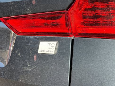 Used 2023 Volvo XC60 T8 Ultimate w/ Climate Package image 24