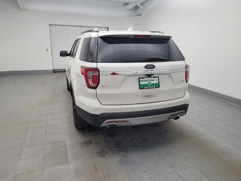 Used 2017 Ford Explorer XLT w/ Equipment Group 202A image 6
