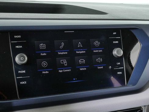 Certified 2022 Volkswagen Taos SE FWD image 18