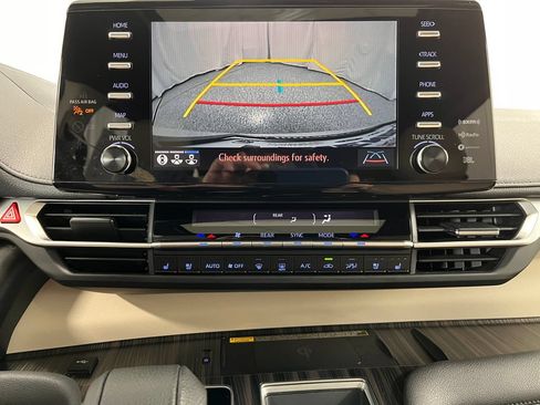 Used 2021 Toyota Sienna AWD image 28