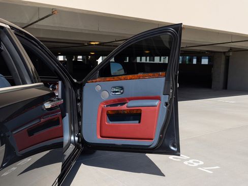 Used 2017 Rolls-Royce Ghost image 41