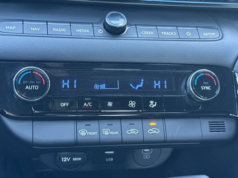 Certified 2025 Hyundai Elantra SEL image 22