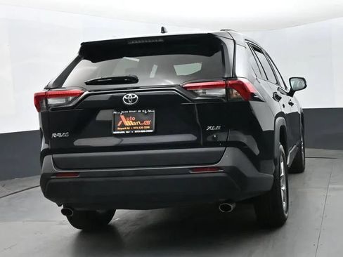 Used 2024 Toyota RAV4 XLE FWD image 8