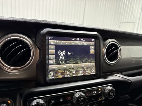 Used 2020 Jeep Gladiator Overland AWD/4WD image 13
