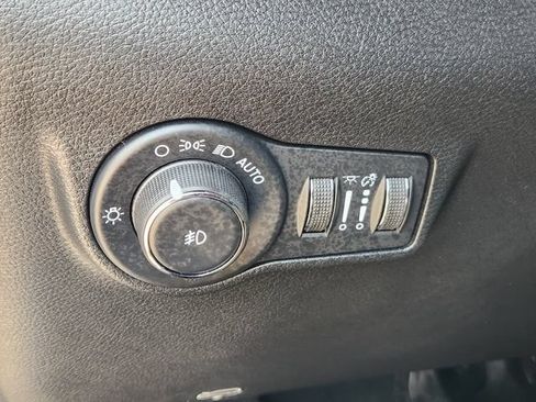 Used 2025 Jeep Compass Latitude w/ Convenience Group AWD/4WD image 20