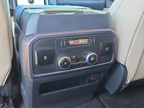 Used 2024 Ford Expedition Platinum image 18