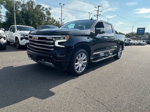 Used 2023 Chevrolet Silverado 1500 High Country w/ High Country Premium Package AWD/4WD image 3