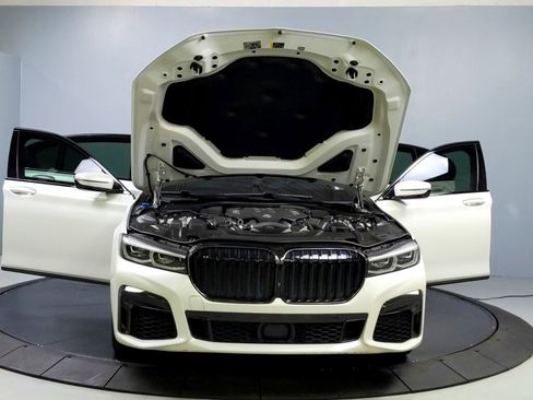 Used 2022 BMW 750i xDrive w/ Executive Package image 10