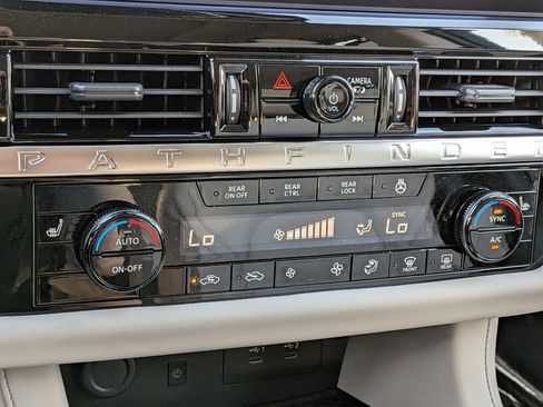New 2026 Nissan Pathfinder SL w/ SL Premium Package FWD image 19