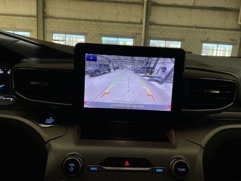 Used 2020 Ford Explorer XLT w/ Equipment Group 202A image 6