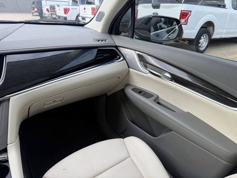 Used 2020 Cadillac XT6 Premium Luxury FWD image 22