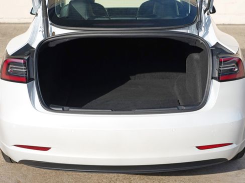 Used 2021 Tesla Model 3 Standard Range Plus RWD image 9