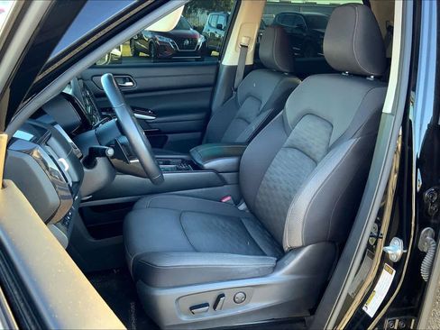 Used 2022 Nissan Pathfinder SV w/ SV Premium Package image 8