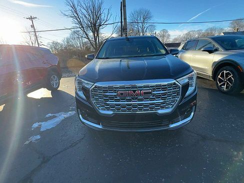 Used 2022 GMC Terrain Denali w/ Denali Premium Package image 9
