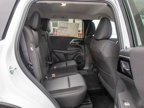 New 2025 Mitsubishi Outlander ES image 16