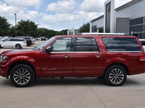 Used 2017 Lincoln Navigator L Select AWD/4WD image 12