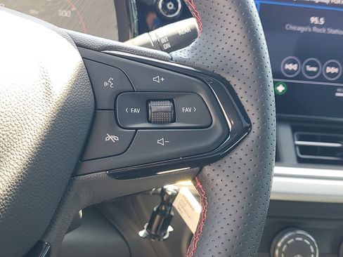 Certified 2025 Chevrolet Trax RS w/ Sunroof Package FWD image 24