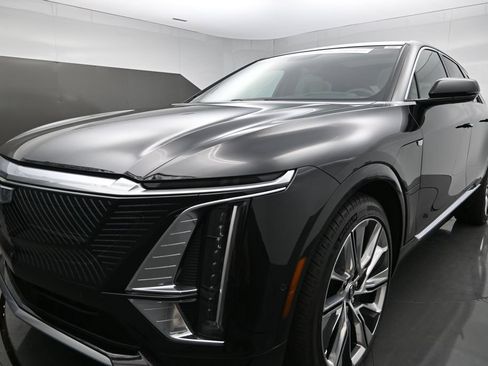 Used 2026 Cadillac Lyriq Signature Luxury AWD/4WD image 34