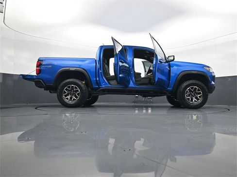 Used 2024 Chevrolet Colorado ZR2 w/ ZR2 Convenience Package III image 33