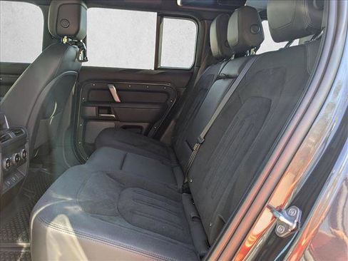 Used 2023 Land Rover Defender 110 V8 image 18