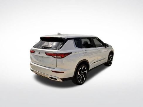 Used 2023 Mitsubishi Outlander SE AWD/4WD image 3
