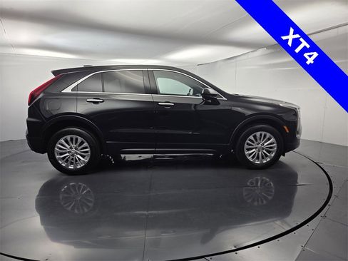 Used 2024 Cadillac XT4 Luxury w/ Cold Weather Package image 8