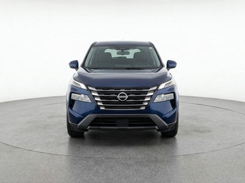 Used 2025 Nissan Rogue SV FWD image 2