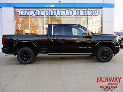 New 2026 GMC Sierra 3500 Denali Ultimate w/ LPO, Black Badging Package