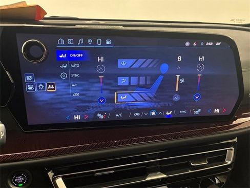 Used 2024 Chevrolet Traverse Z71 w/ Enhanced Driving Package image 26