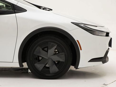 Used 2024 Toyota Prius LE image 3