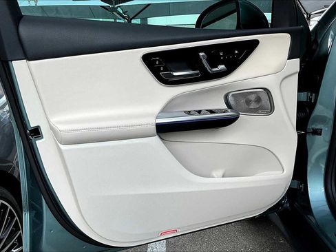 New 2026 Mercedes-Benz GLC 300 image 15