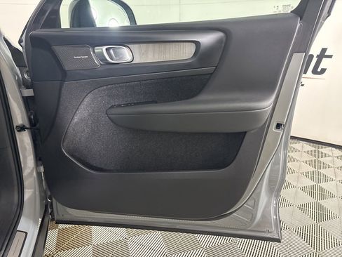 Used 2024 Volvo XC40 B5 Ultimate w/ Protection Package Premier image 26