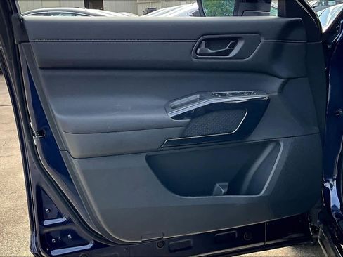 New 2026 Nissan Pathfinder SV w/ SV Premium Package FWD image 16