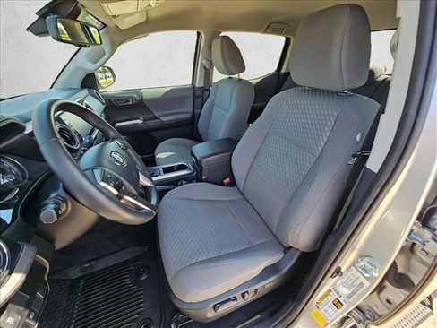 Used 2022 Toyota Tacoma SR5 RWD image 15