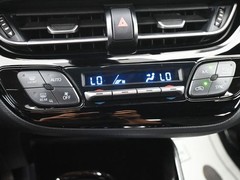 Used 2020 Toyota C-HR XLE FWD image 18