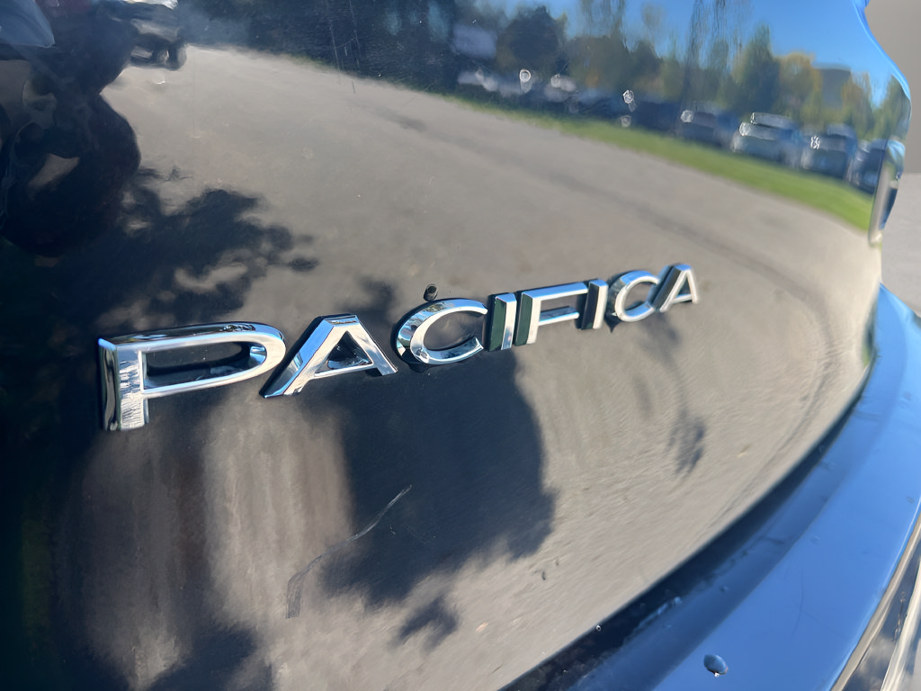 Used 2020 Chrysler Pacifica Touring-L Plus FWD image 36