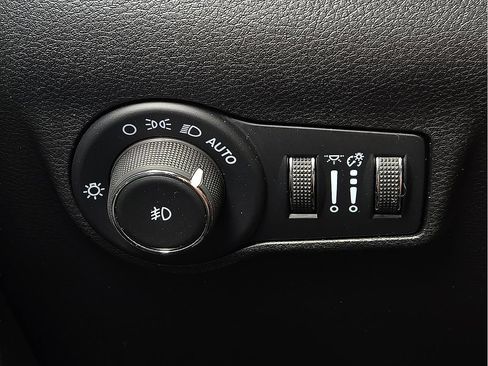 Used 2024 Jeep Compass Latitude AWD/4WD image 17